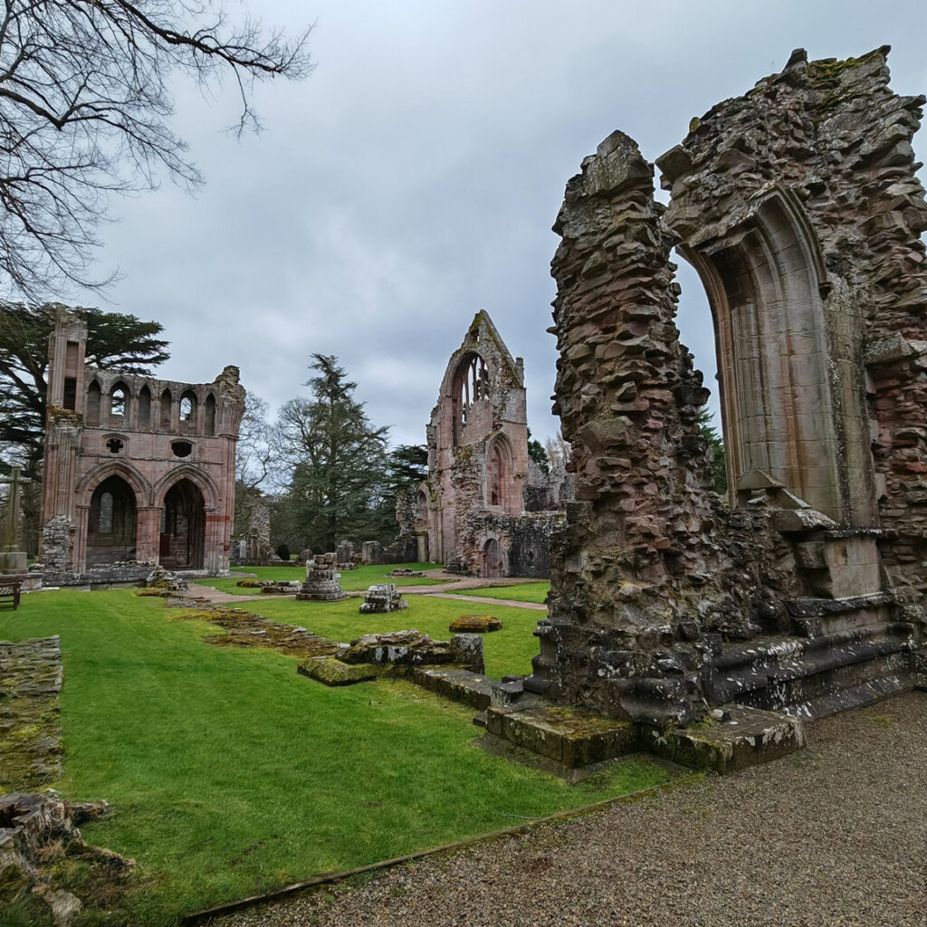 bespoke private tours in Scotland visiting ancient castles