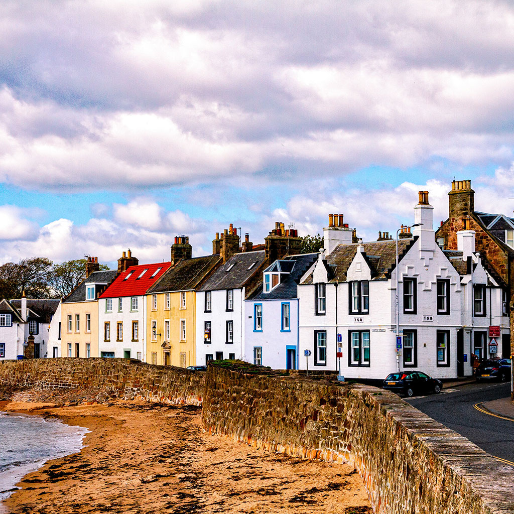 personalised custom tours in Scotland visiting coastal villages and historic towns